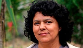 Homenaje a Berta Cáceres: Plantación de espiral aromática y mural