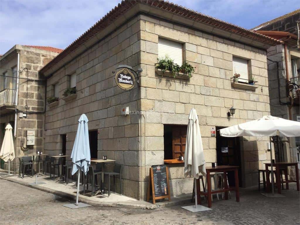 Comer en Bodega Mondariz: tapeo tradicional en Bouzas