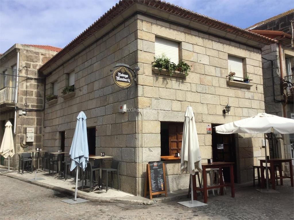 Comer en Bodega Mondariz: tapeo tradicional en Bouzas