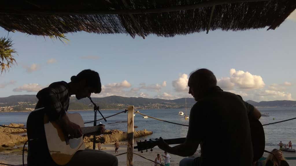 Concierto de Broke Acoustic en el Chiringuito de Samil