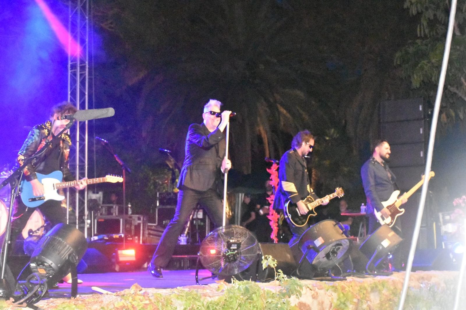 Loquillo repasa sus grandes éxitos en el Parque Marítimo