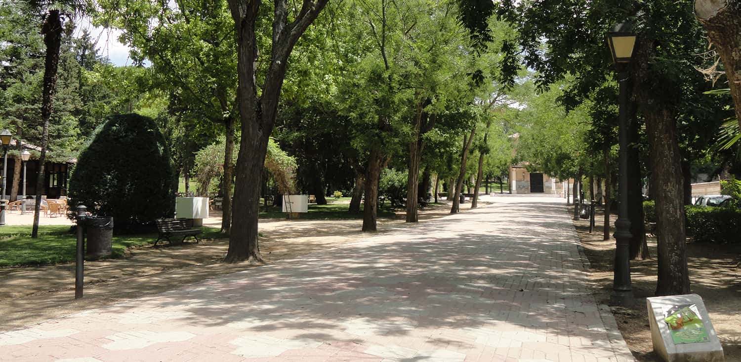 El desfile de carrozas 'Bellas Artes' abrió las Ferias