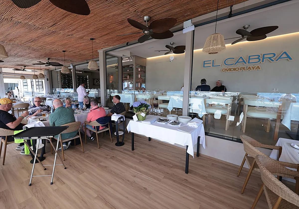 El Cabra Ovidio Playa: tradición y brasas en Pedregalejo