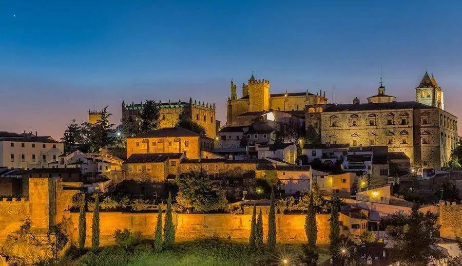 Tres palacios de Cáceres abren en octubre
