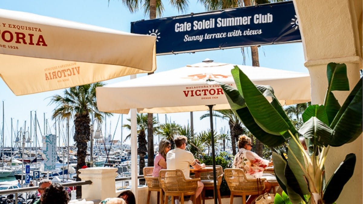 Cafe Soleil: gastro bar, lounge y deportes en el puerto