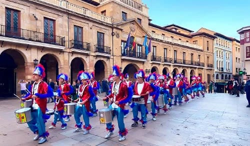 Guía Gastronómica del Antroxu en Oviedo: Pote y Frixuelos