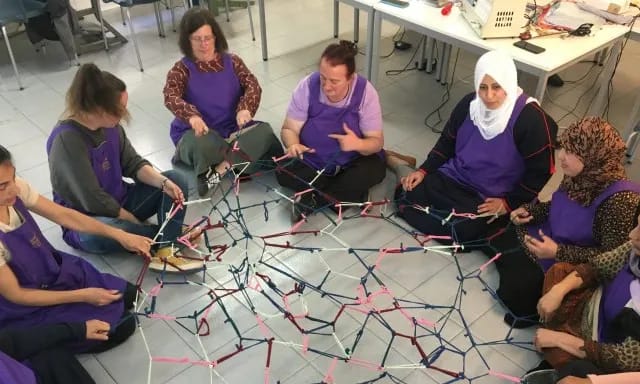 Taller Foto-brodat: Teixint memòria i comunitat