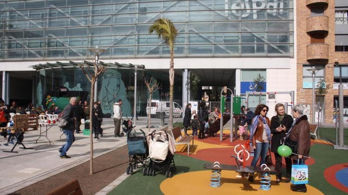 Sona Torrent llena de música la plaza Unió Musical