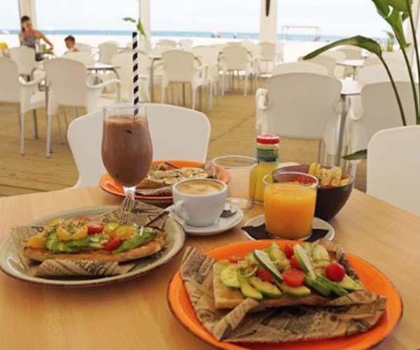 Guingueta Makarena: comer frente al mar en Mataró