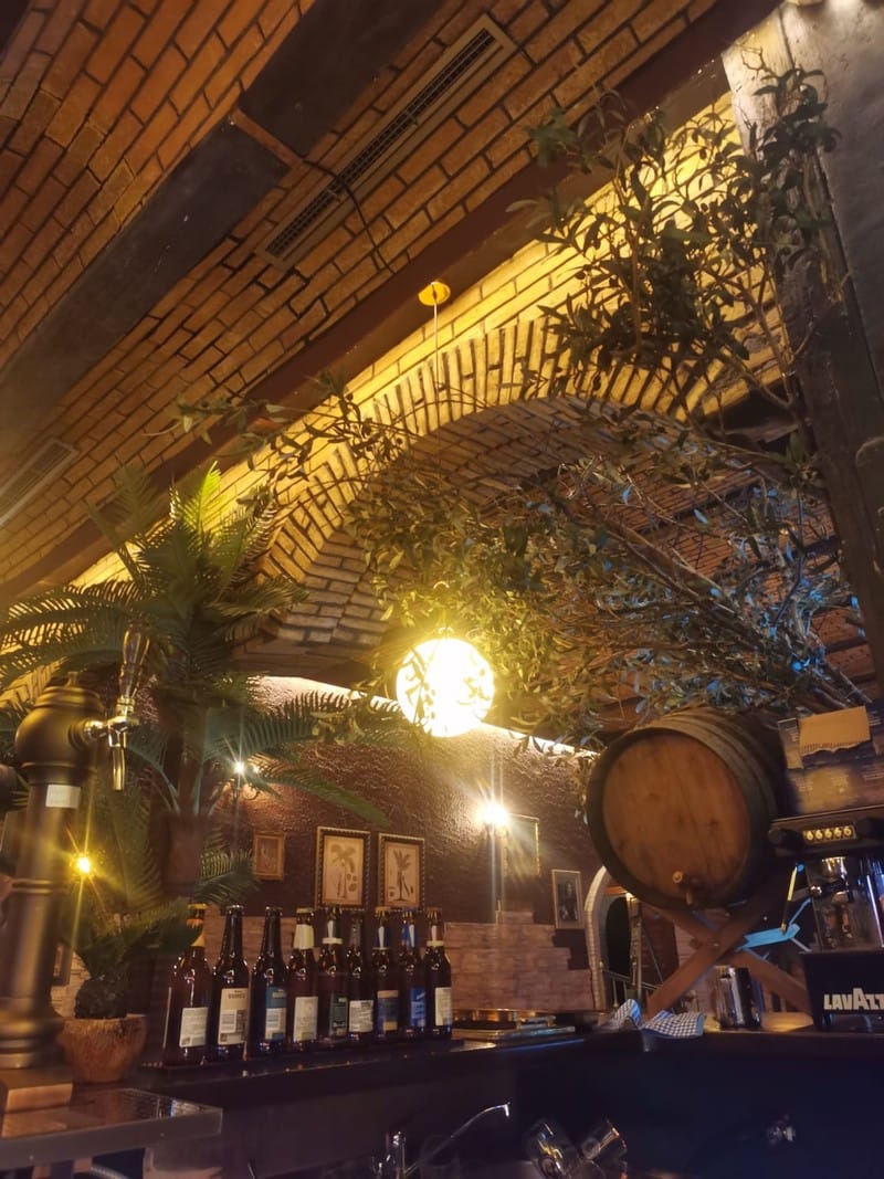 Classic Drinks: tapas, música y billar en Mislata