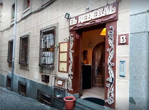 El Redebal: cochinillo y bodega en La Alhóndiga