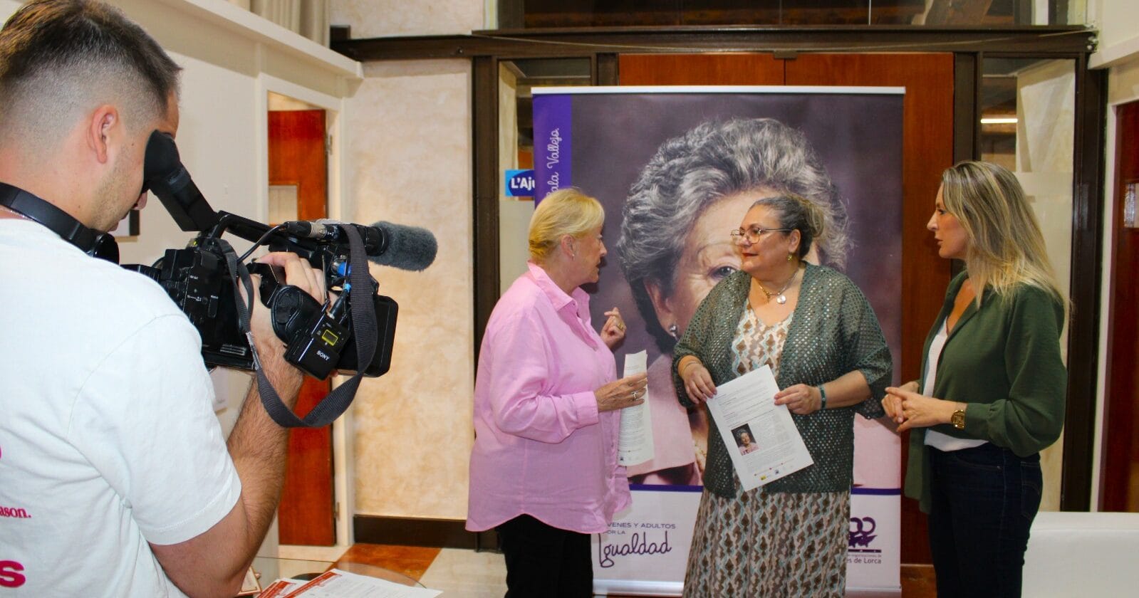 XIV Certamen Literario Nacional Rosalia Sala Vallejo (Jovenes) y V Certamen Literario Nacional Rosalia Sala Vallejo (Adultos) - Entrega de premios