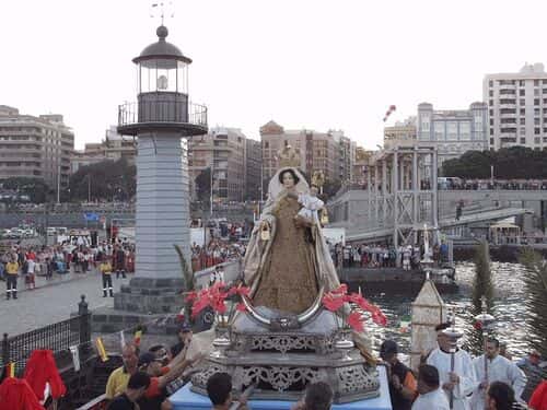La Virgen del Carmen volvió a tomar el mar santacrucero