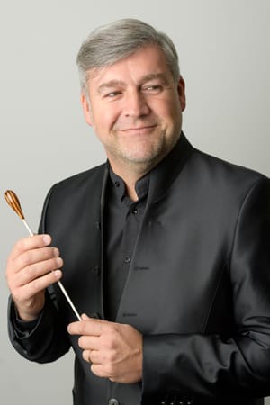 Egunsentiari begira / Contemplando el amanecer