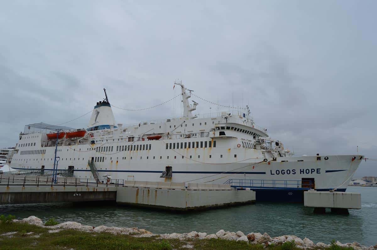 Visita a la biblioteca flotante Logos Hope en Málaga