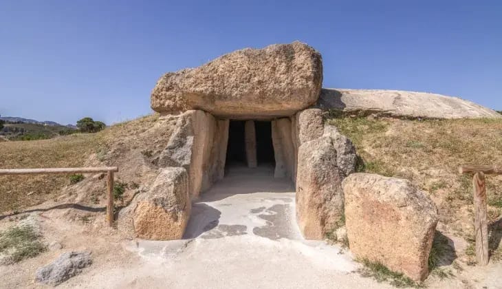 Exposiciones en los Dólmenes de Antequera por su X aniversario