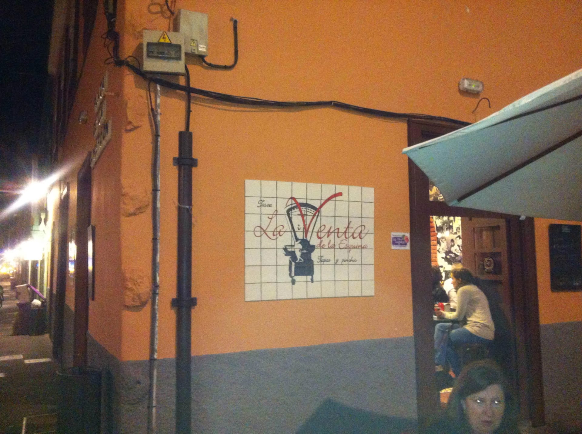 Tasca La Venta de la Esquina: tapas en la plaza
