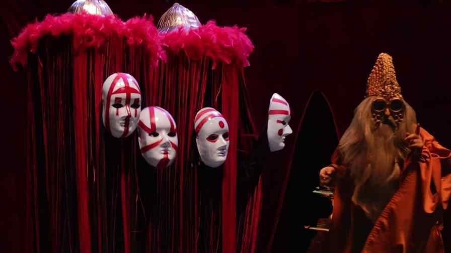 En busca de la que ilumina