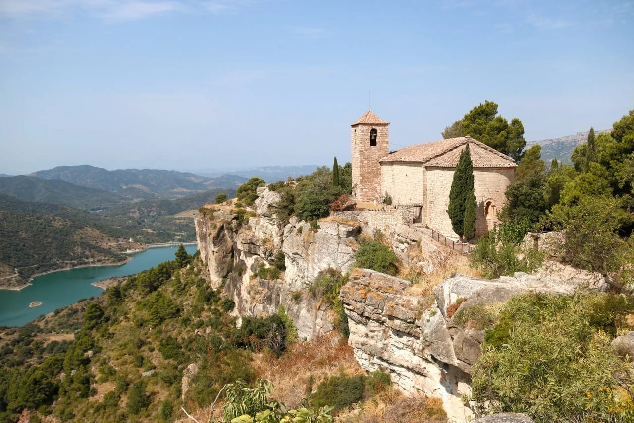 La iglesia de Siurana reabre: subir al campanario