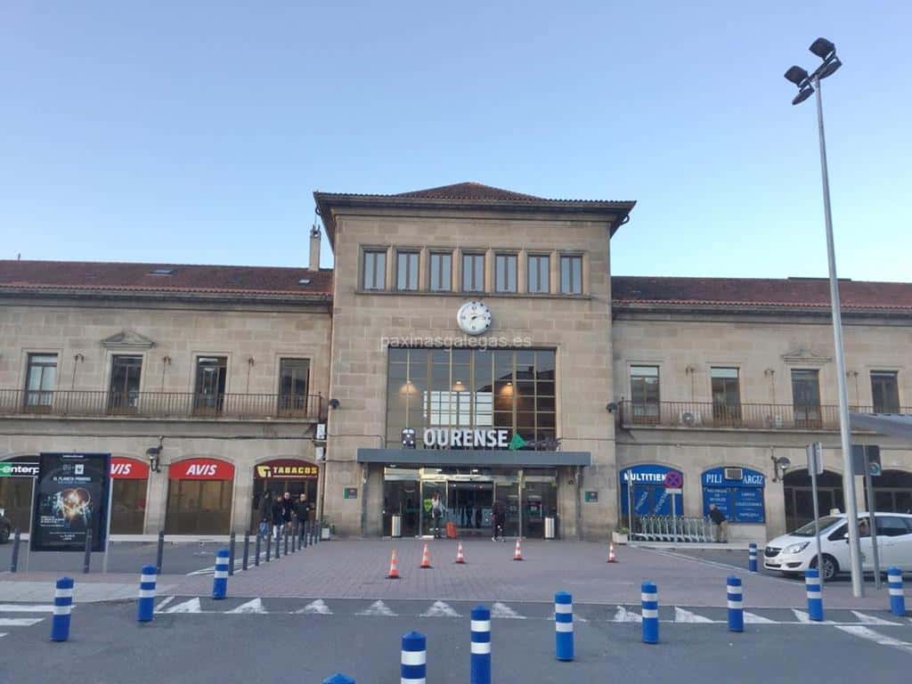 O Son da Estación llena de música A Rúa con Baiuca y Nadadora