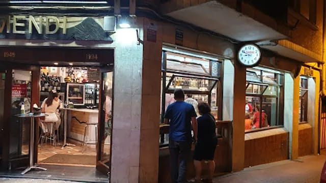 Mendi taberna: pintxos y vino en el centro de Barakaldo