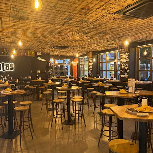 4 Latas: tapas, tardeo y rooftop en el centro de Reus