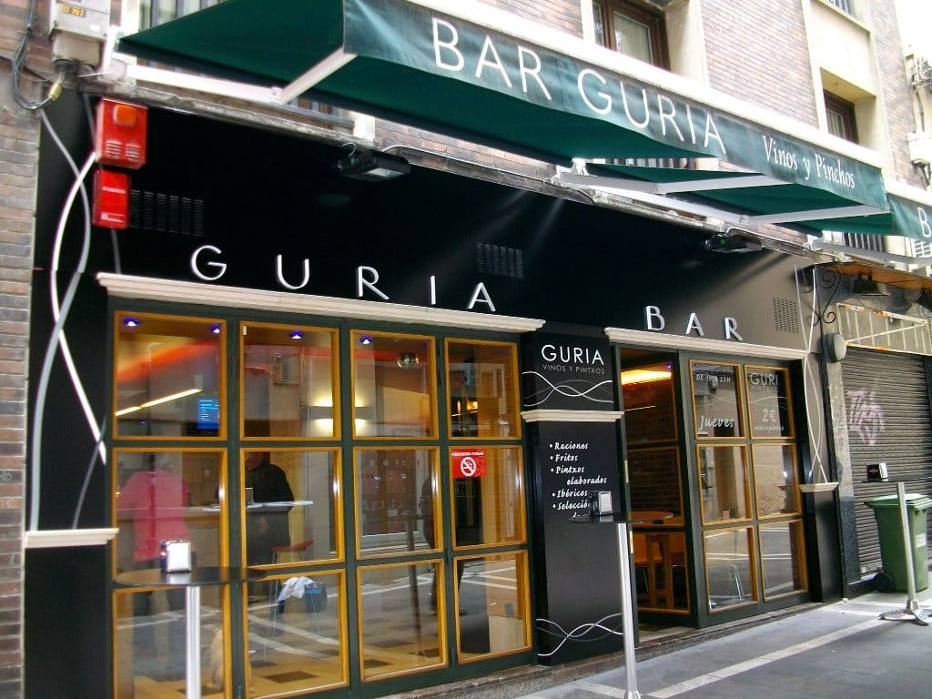 Pintxos y buen ambiente en el Bar Guria de Pamplona