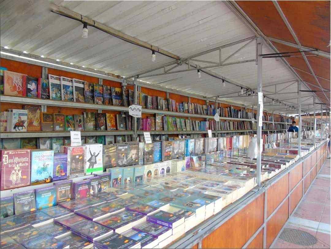La Feria del Libro sigue en el Paseo Marítimo