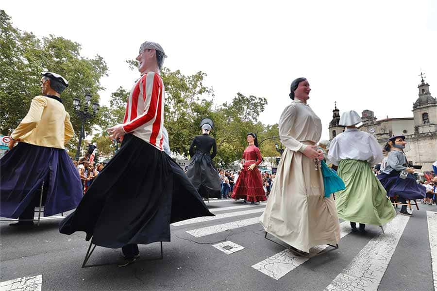 Danza en las plazas: coreografías en las calles de Bilbao