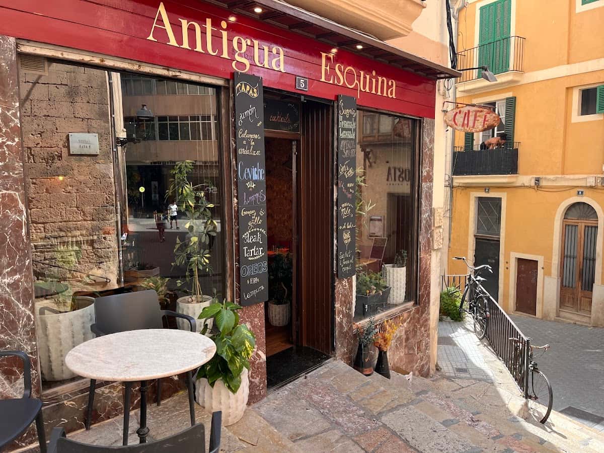 Comer de tapas en Antigua Esquina de Palma