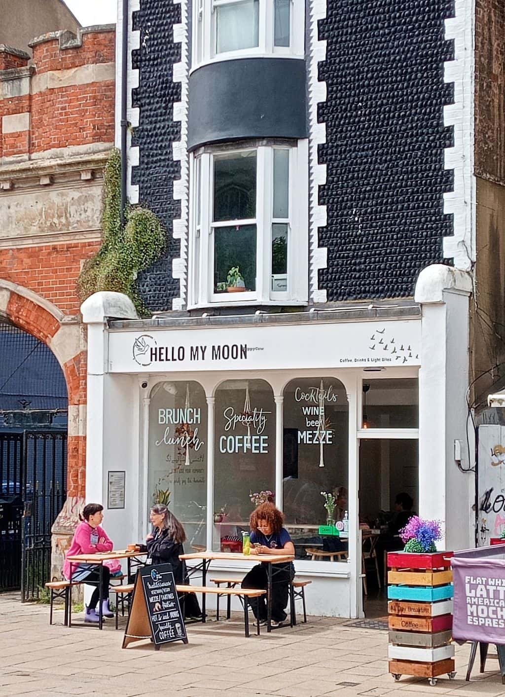 Hello My Moon: Brunch mediterráneo y vegano en Brighton