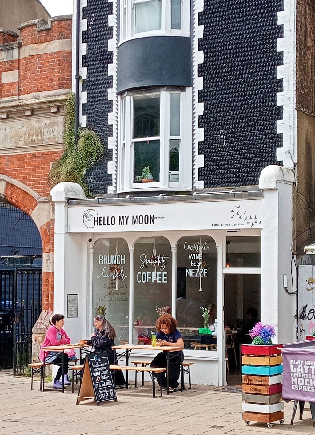 Hello My Moon: Brunch mediterráneo y vegano en Brighton