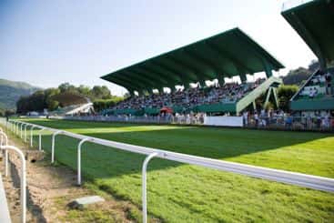 Tarde de carreras en el Hipódromo de San Sebastián