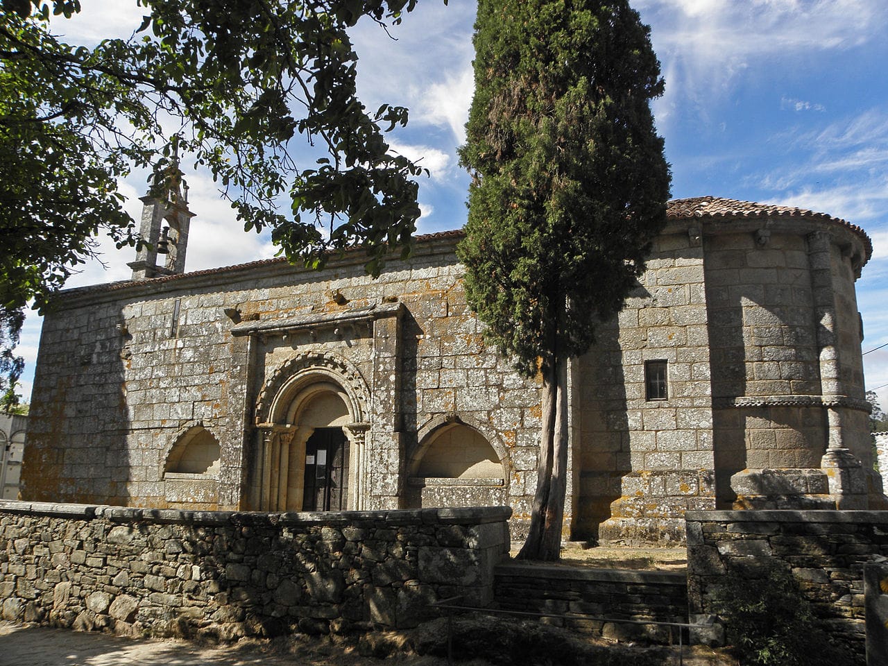 Santa María de Melide: románico rural cerca de Santiago