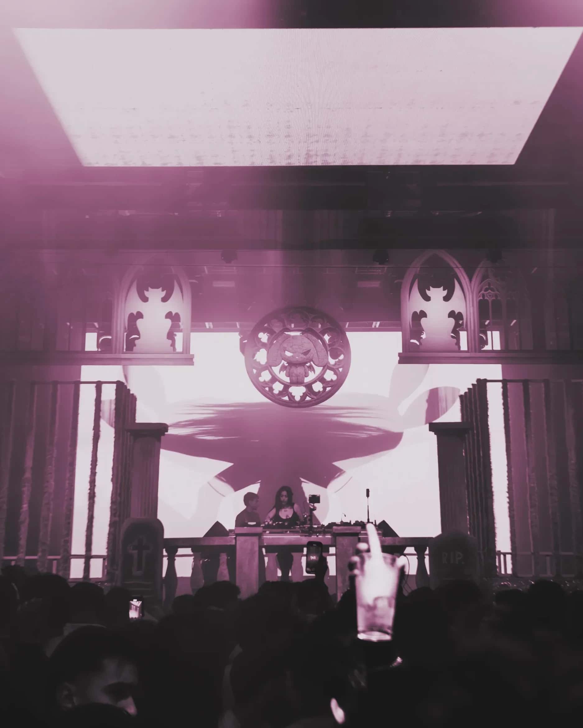 Metrika & D.Basto presentan Vampirina Club + Casa Pepa x Gallery