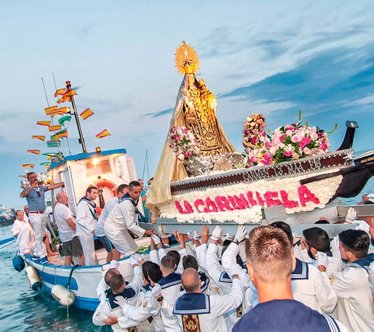 La Virgen del Carmen: procesión marinera en La Carihuela
