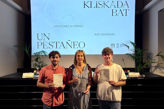 Kliskada bat - Instalación de Iván Gómez