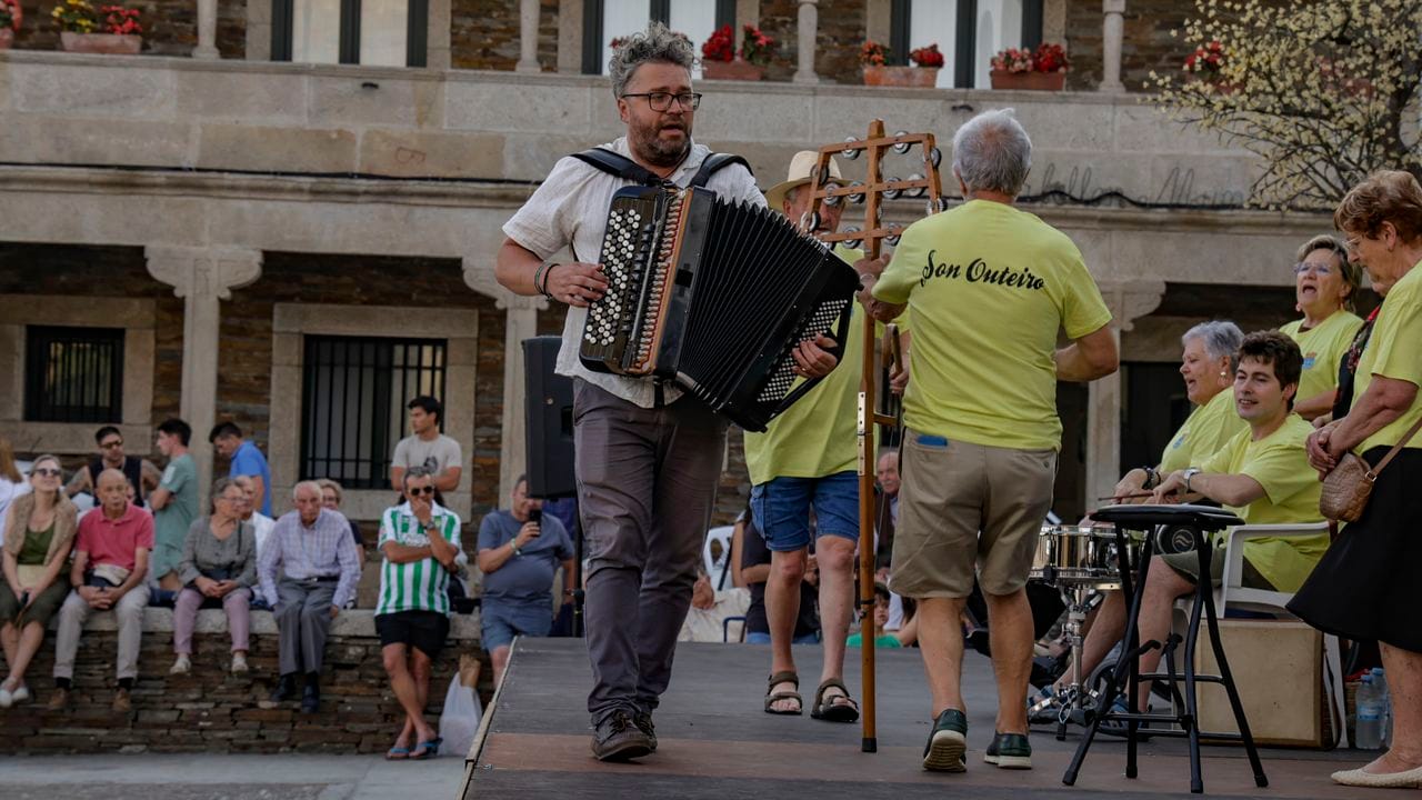 Domingos Folclóricos: agosto musical en Portomarín