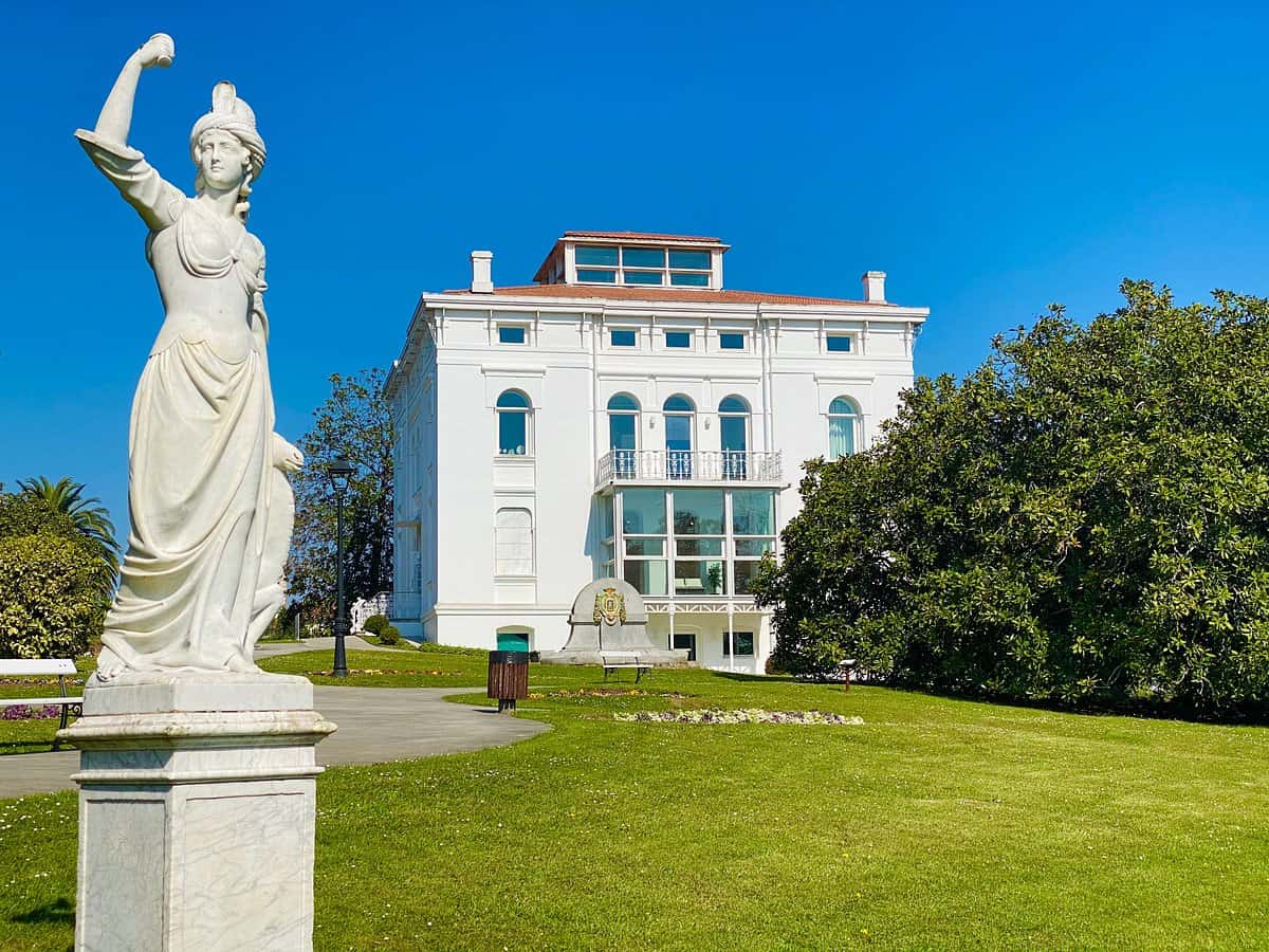 El nuevo laberinto de laureles en la Finca de Valdecilla