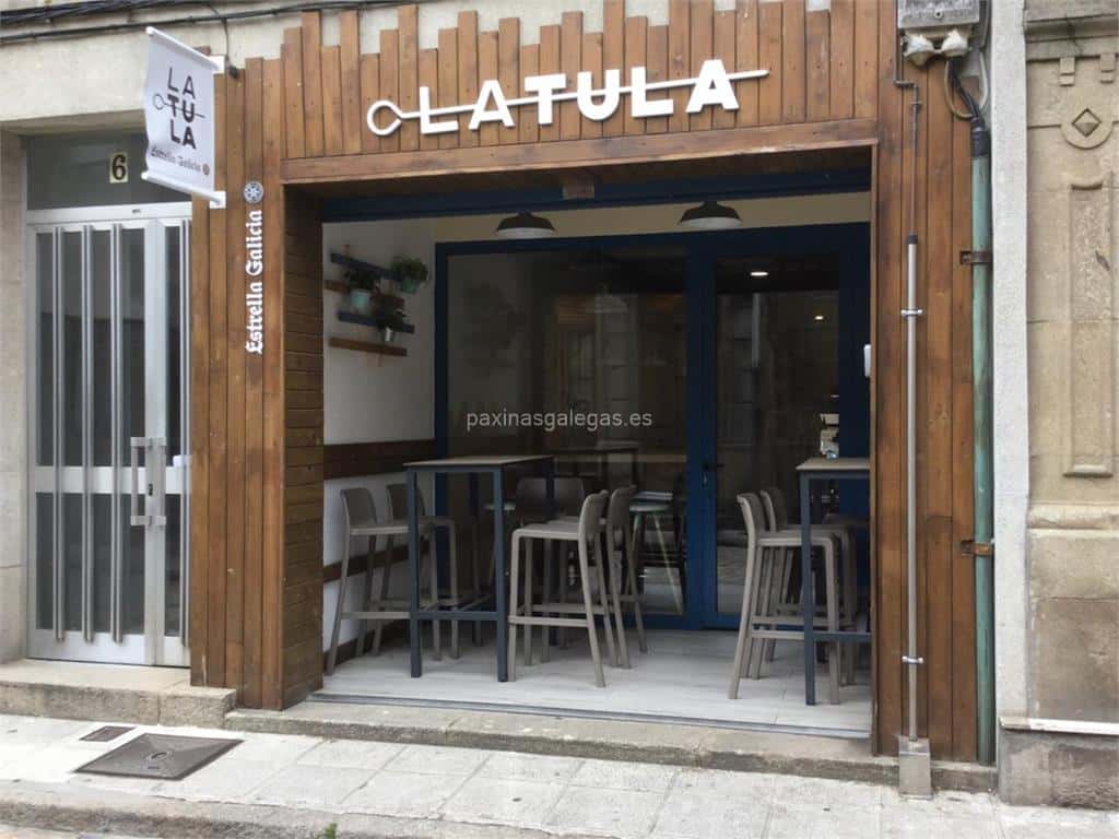 Comer en la terraza de La Tula Bouzas Bar en Vigo