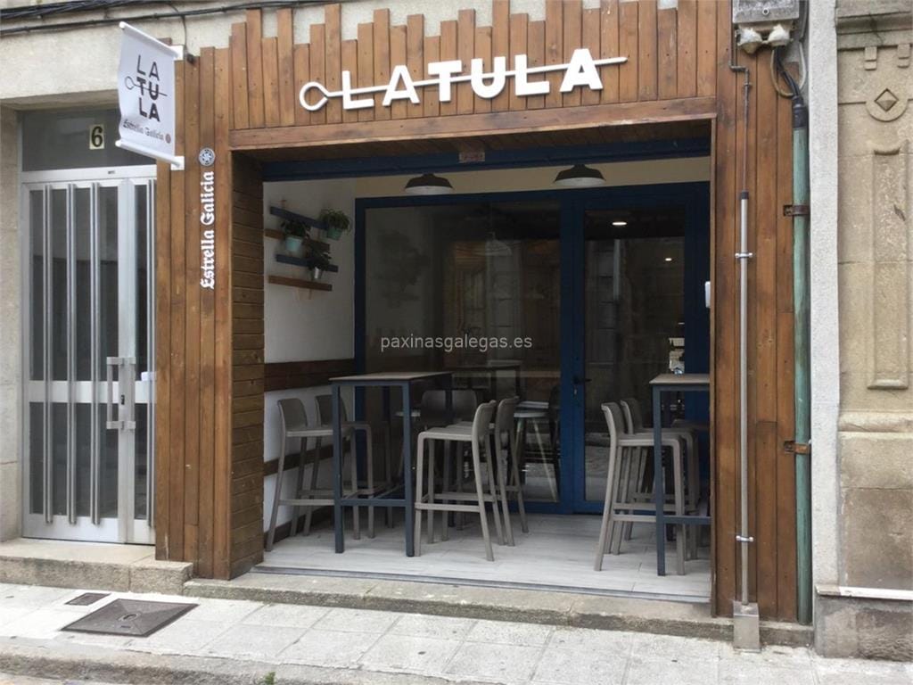 Comer en la terraza de La Tula Bouzas Bar en Vigo