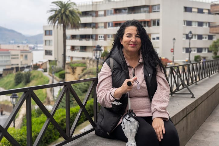 Iluminación de edificios por el Día del Covid Persistente