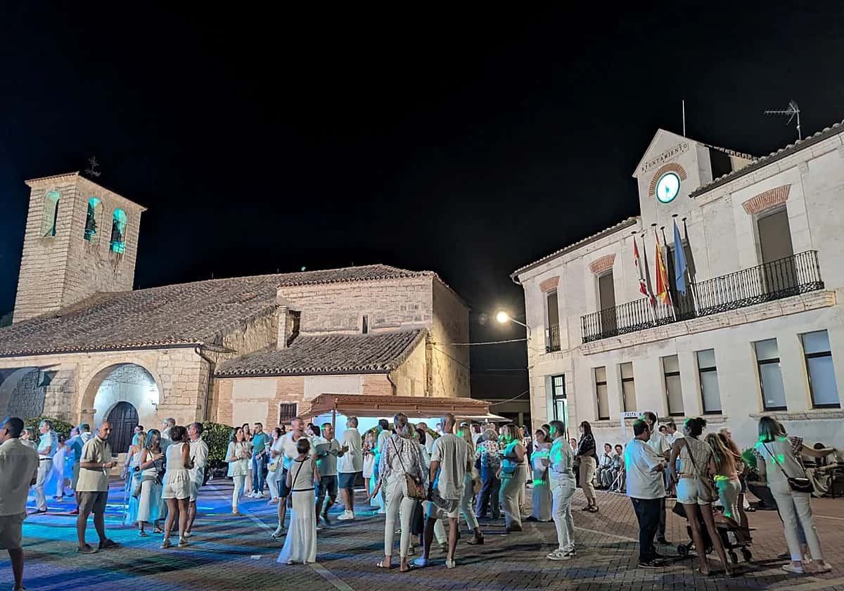 La Fiesta Blanca de Marzales multiplica su población