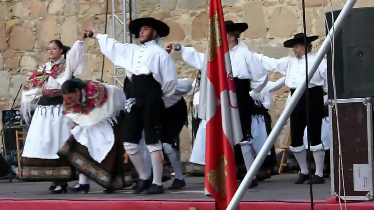 Recorrido con los dulzaineros Aires de Castilla