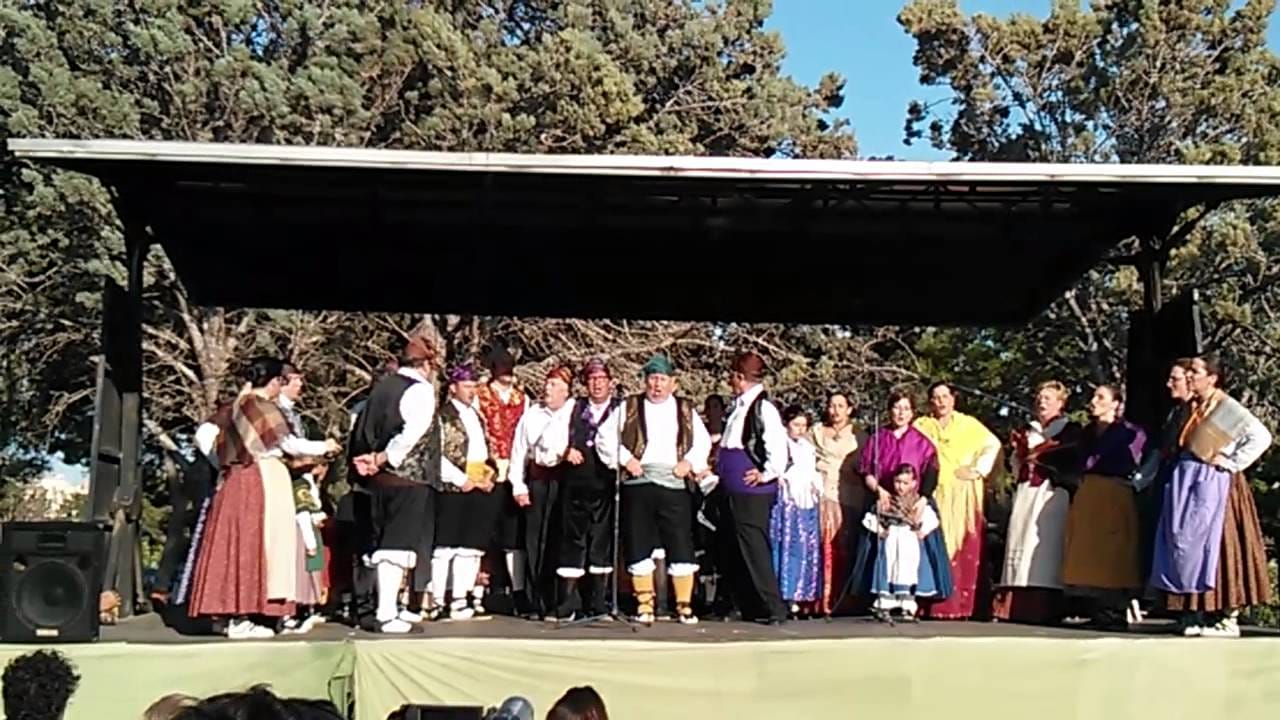 Actuación de jotas con Vientos de Aragón