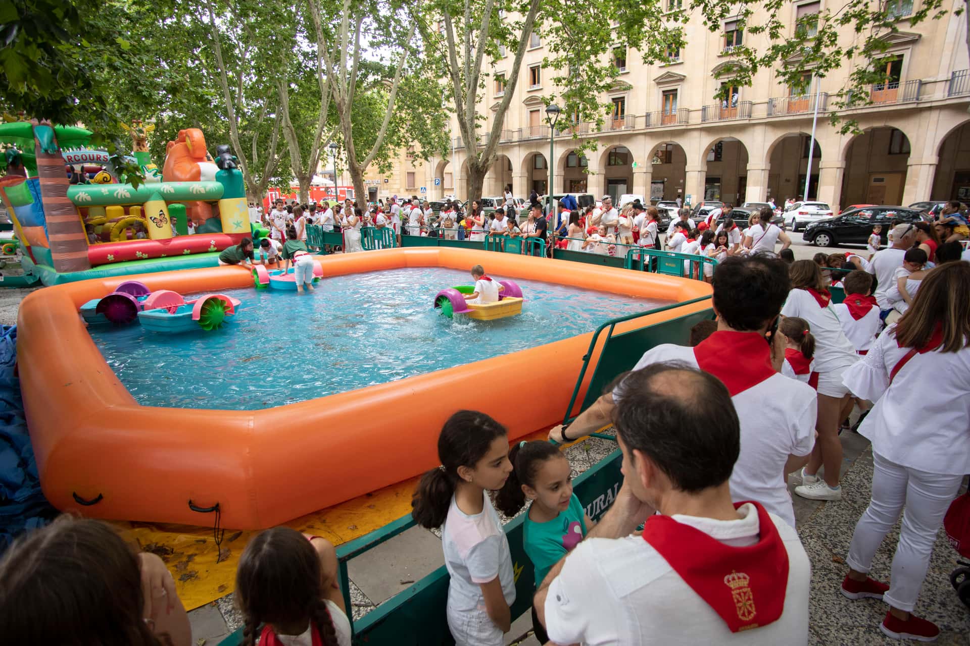 Menudas fiestas transforma la Plaza de la Libertad