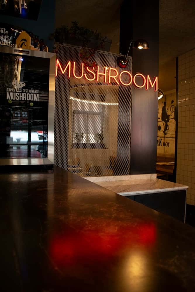 MUSHROOM: cocina ecléctica en un local pequeño