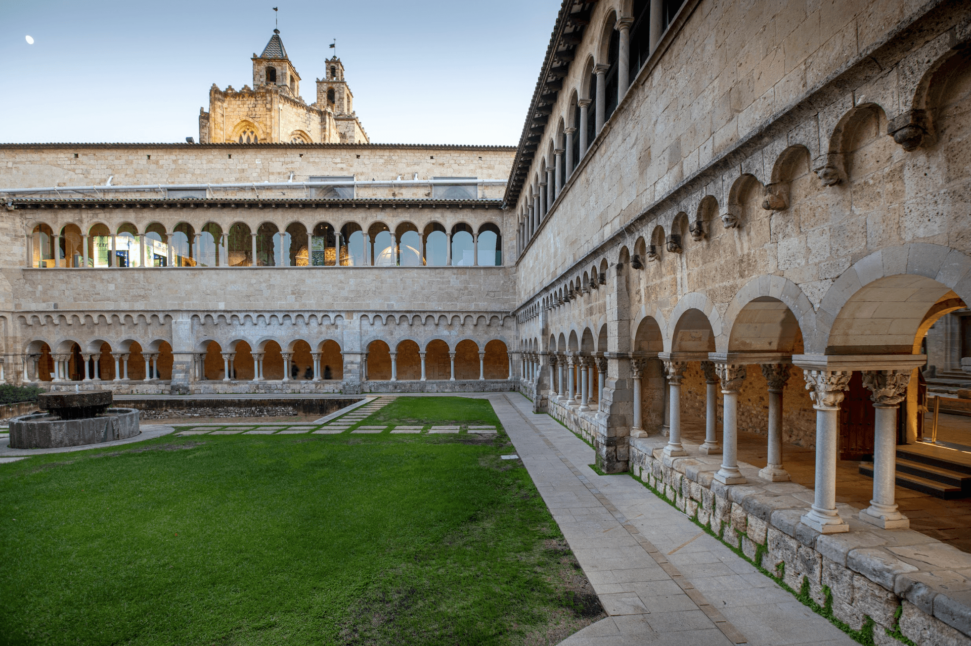 Visita guiada al Monestir de Sant Cugat