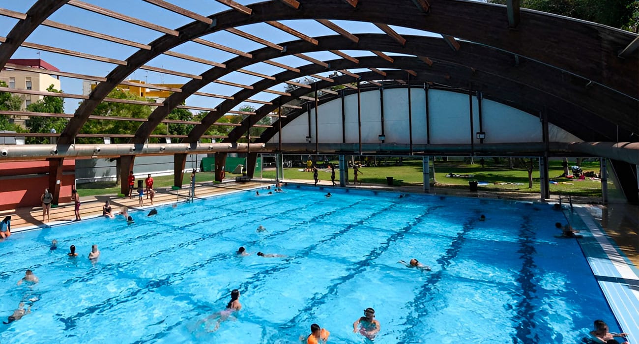 Piscinas municipales en Sevilla: horarios y abonos 2026