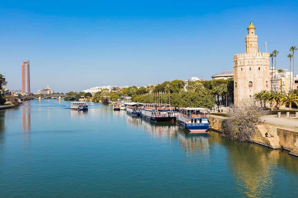 Cenas con música en directo junto al Guadalquivir